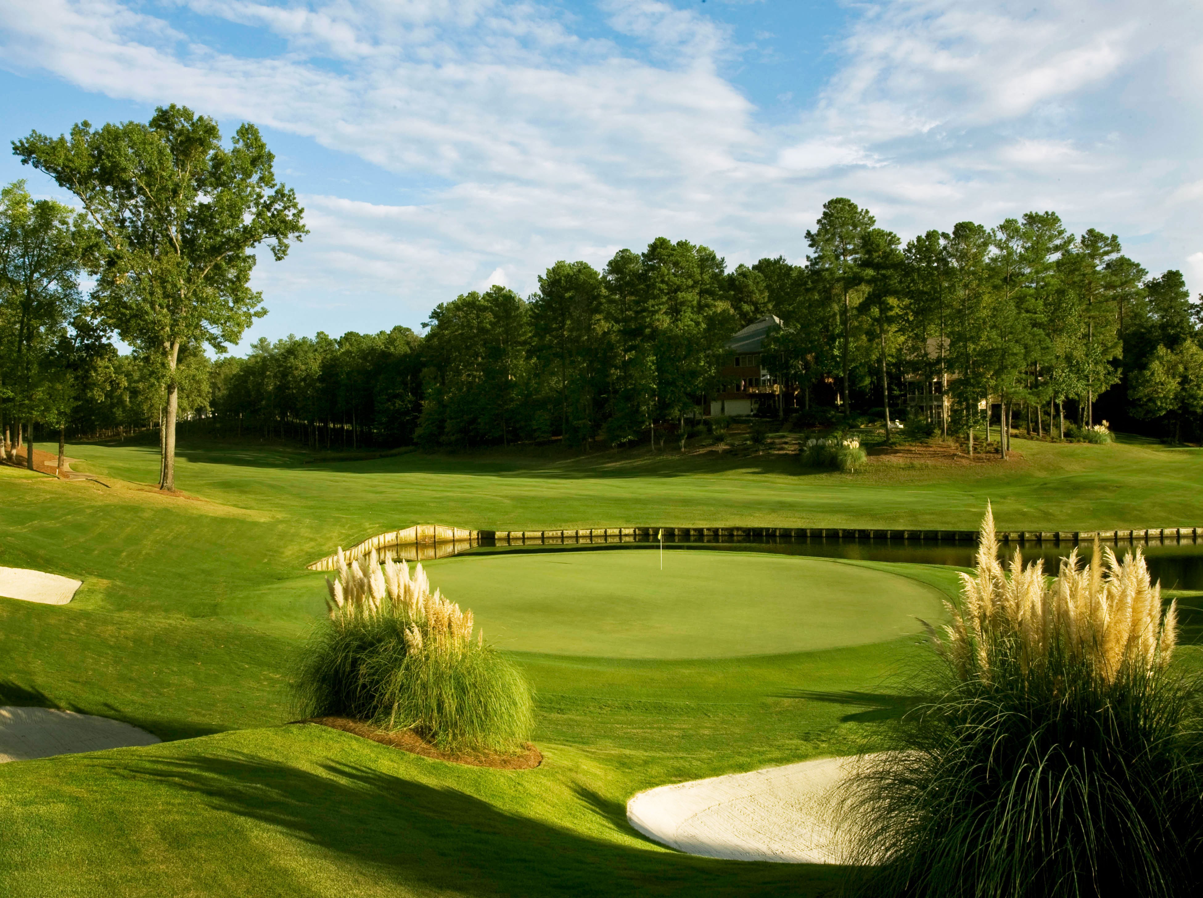 The Landings Golf Course, Kingston, Golf course information and reviews.